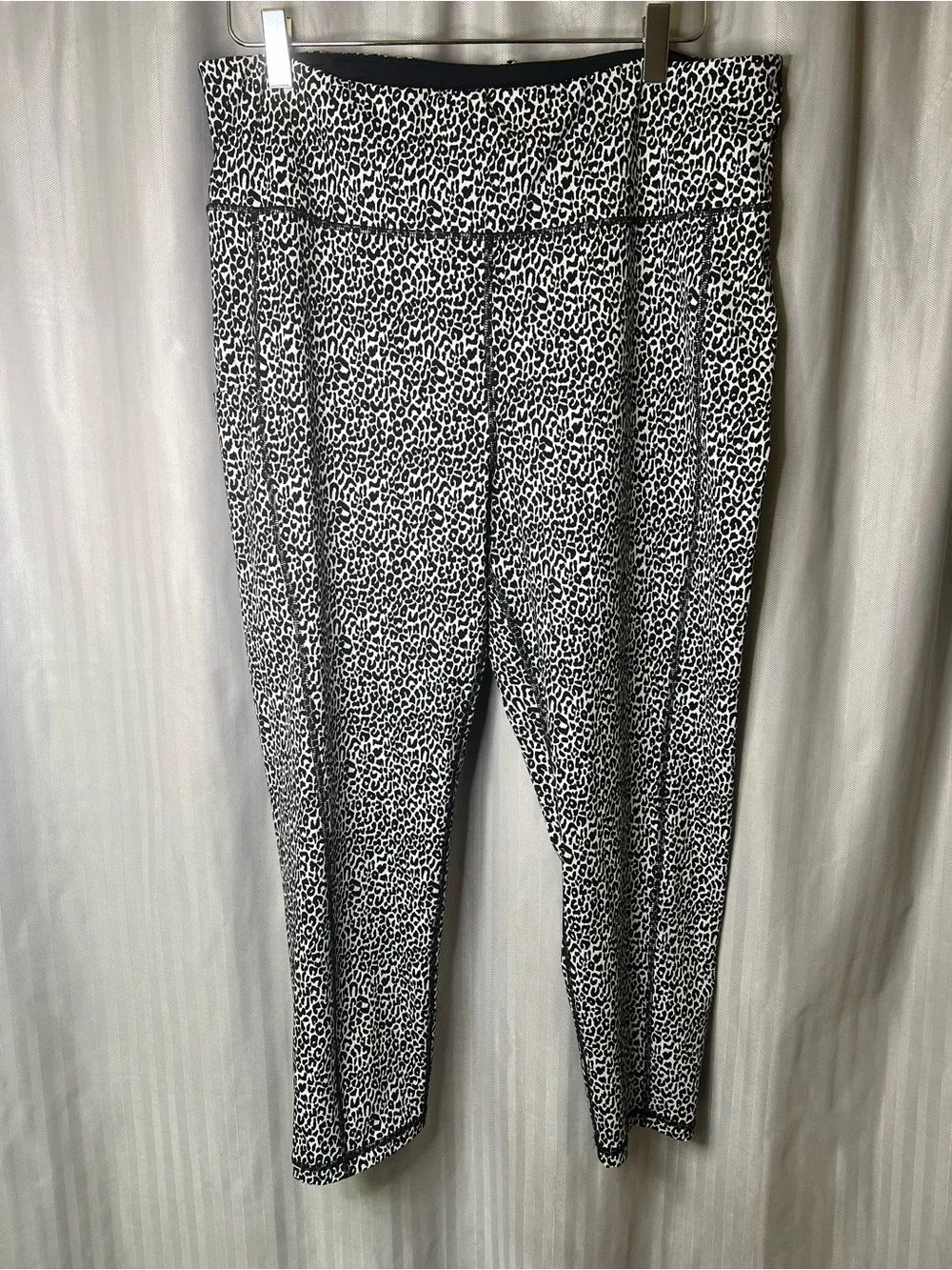 Lilly Pulitzer Luxeletic Leopard Print Pull-On crop Leggings XXL